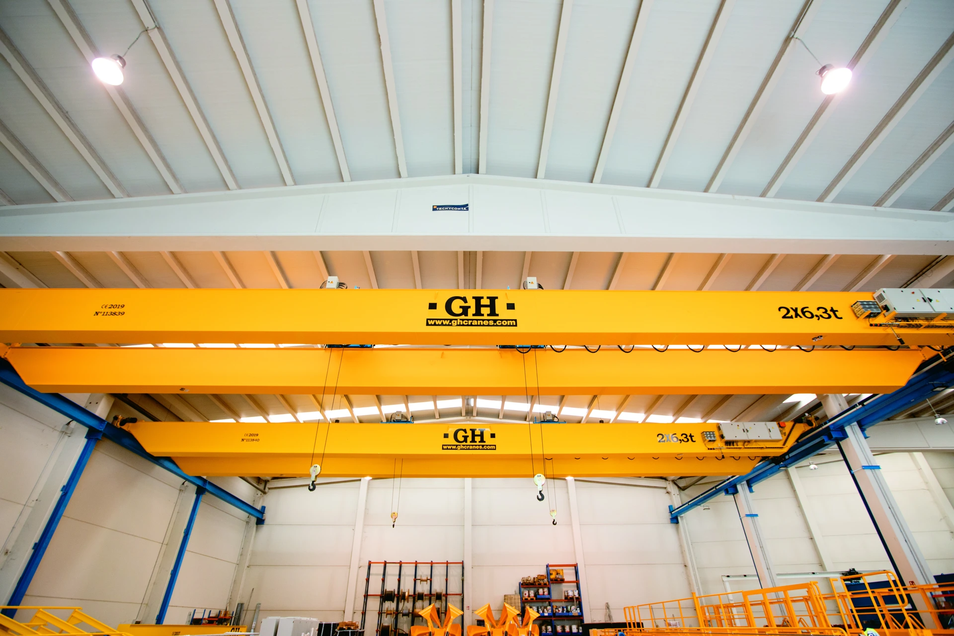 DOUBLE-GIRDER OVERHEAD CRANE DOUBLE-GIRDER OVERHEAD CRANE